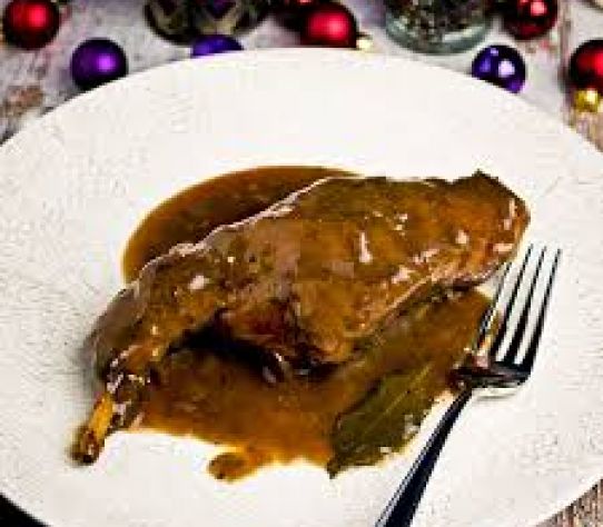 Konijnenbout in saus op limburgse wijze